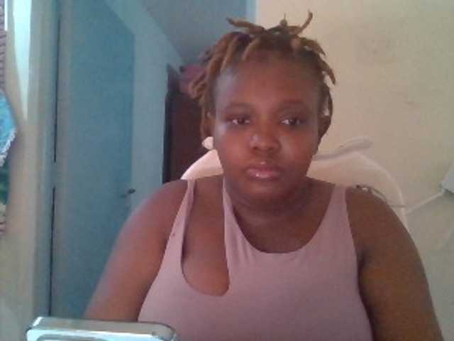 Amiramunch live cam on BongaCams