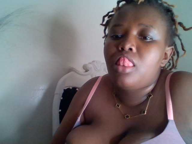 Amiramunch live cam on BongaCams