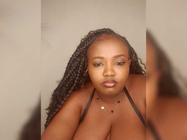 Amiramunch live cam on BongaCams