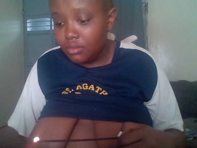 Amiramunch live cam on BongaCams