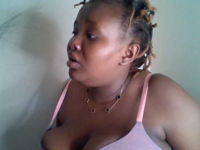 Amiramunch live cam on BongaCams