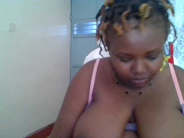 Amiramunch live cam on BongaCams