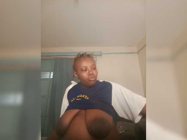 Amiramunch live cam on BongaCams