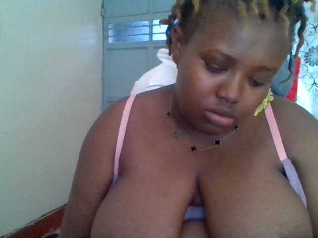 Amiramunch live cam on BongaCams