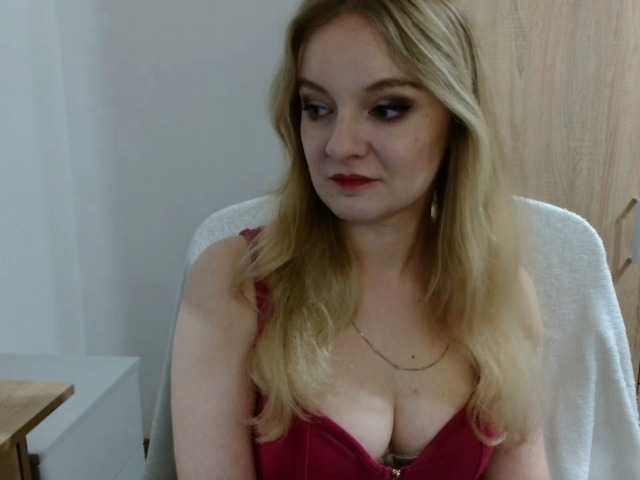 AlmaNatural live cam on BongaCams