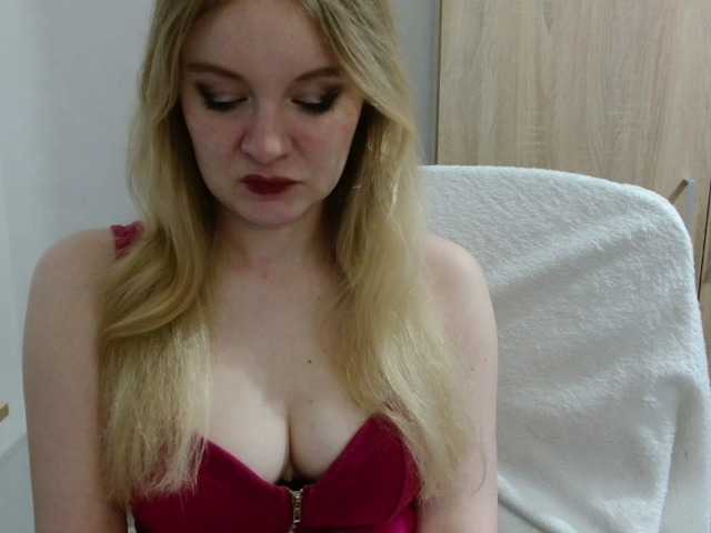 AlmaNatural live cam on BongaCams