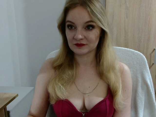 AlmaNatural live cam on BongaCams