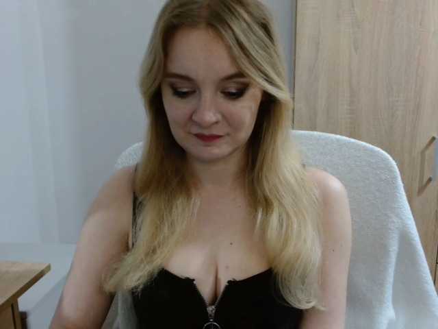 AlmaNatural live cam on BongaCams