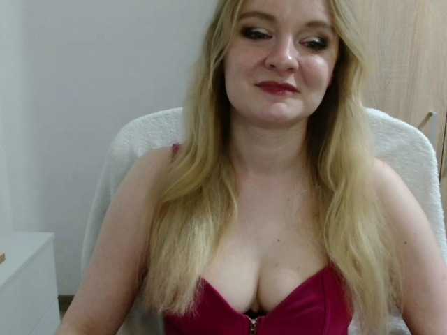 AlmaNatural live cam on BongaCams