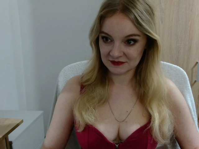 AlmaNatural live cam on BongaCams