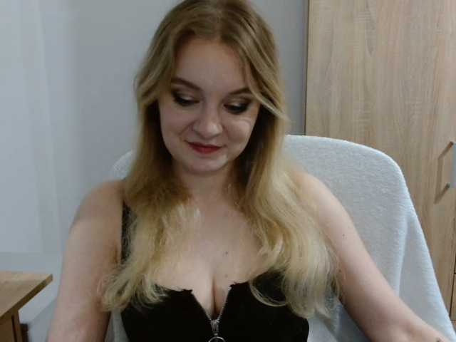 AlmaNatural live cam on BongaCams