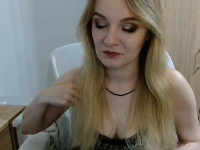 AlmaNatural live cam on BongaCams