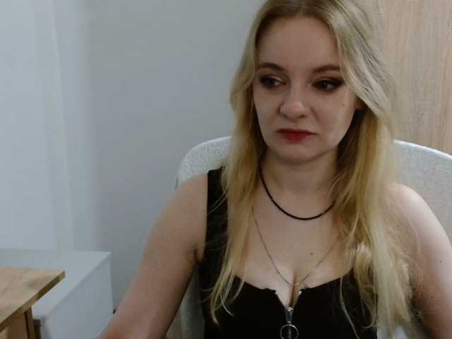 AlmaNatural live cam on BongaCams