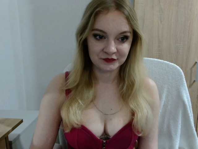 AlmaNatural live cam on BongaCams