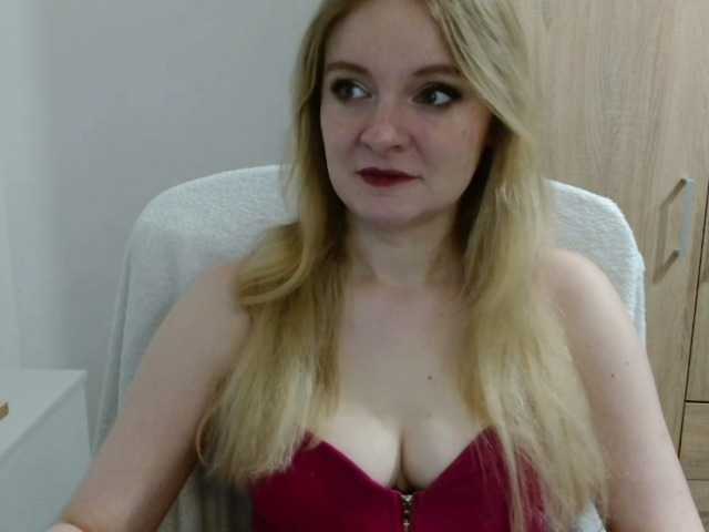 AlmaNatural live cam on BongaCams