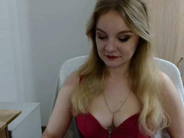 AlmaNatural live cam on BongaCams