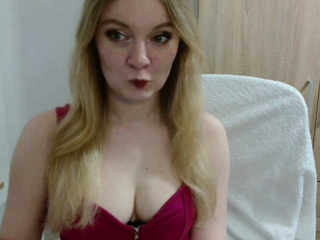 AlmaNatural live cam on BongaCams
