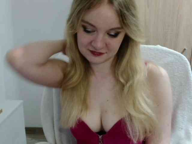 AlmaNatural Live Webcam on BongaCams