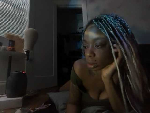 DelightfulDark live cam preview