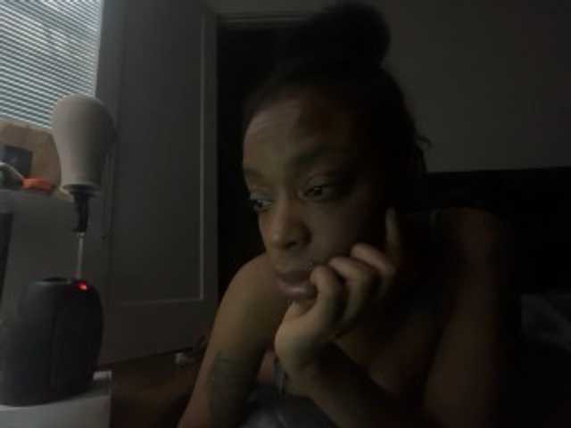 DelightfulDark live cam preview