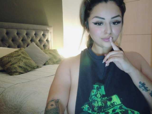 Inocentekitty live cam on BongaCams
