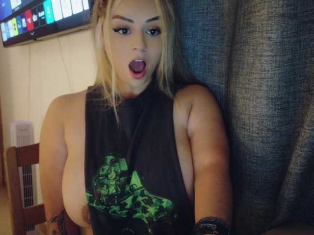 Inocentekitty live cam on BongaCams