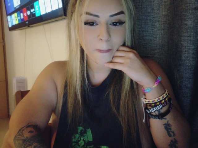 Inocentekitty live cam on BongaCams