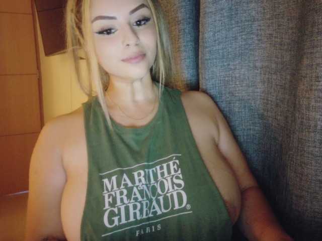 Inocentekitty live cam on BongaCams