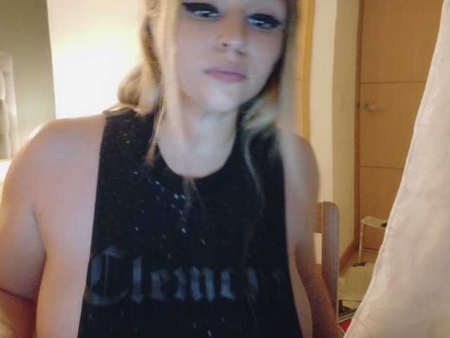 Inocentekitty live cam on BongaCams