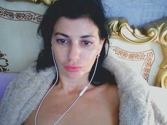 Rosalinda37 live cam on BongaCams