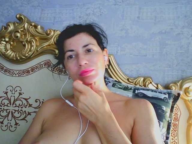 Rosalinda37 live cam on BongaCams