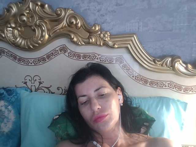Rosalinda37 live cam on BongaCams