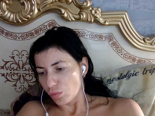 Rosalinda37 live cam