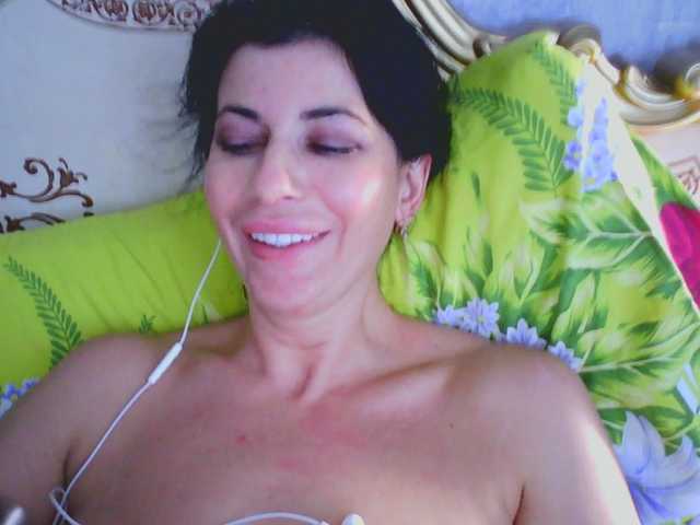Rosalinda37 live cam preview
