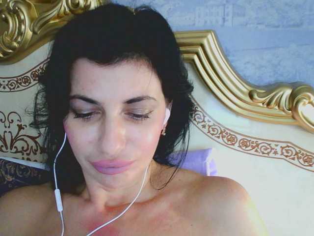 Rosalinda37 live cam preview