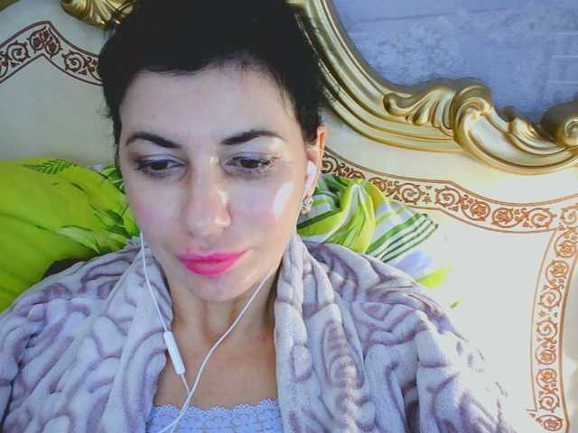 Rosalinda37 live cam on BongaCams
