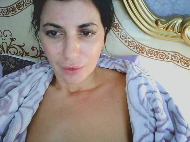 Rosalinda37 live cam on BongaCams