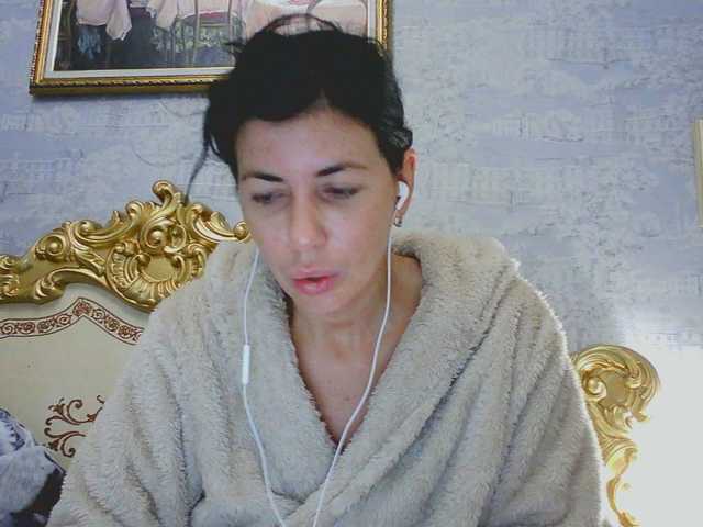 Rosalinda37 live cam on BongaCams