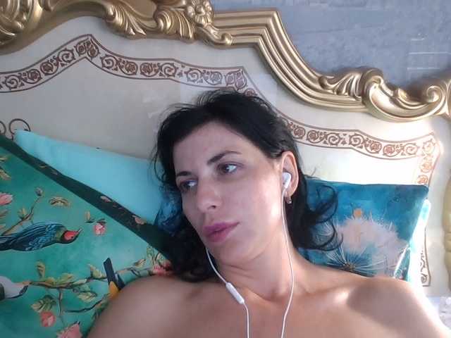 Rosalinda37 live cam on BongaCams