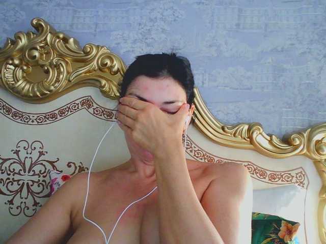 Rosalinda37 live cam on BongaCams