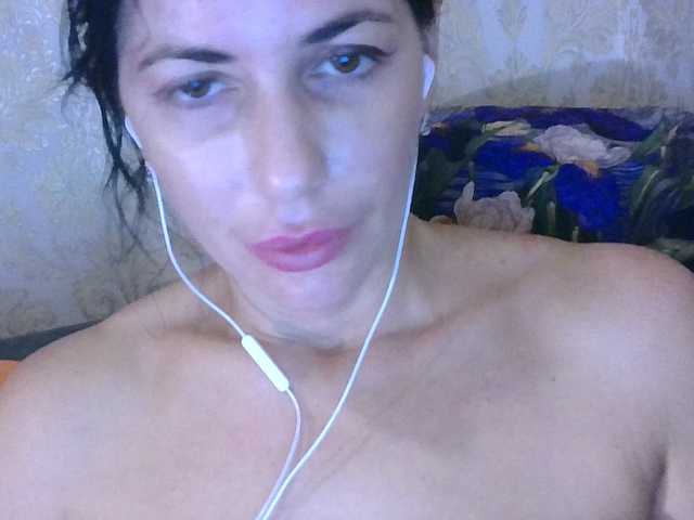 Rosalinda37 live cam on BongaCams