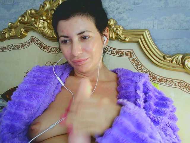 Rosalinda37 live cam preview