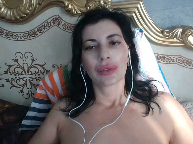 Rosalinda37 live cam on BongaCams