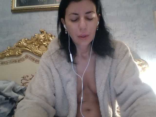 Rosalinda37 live cam on BongaCams
