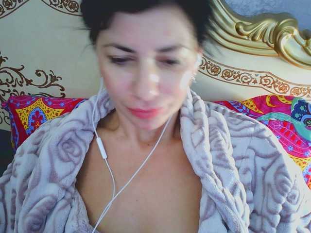Rosalinda37 live cam on BongaCams