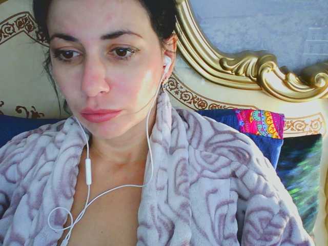 Rosalinda37 live cam on BongaCams