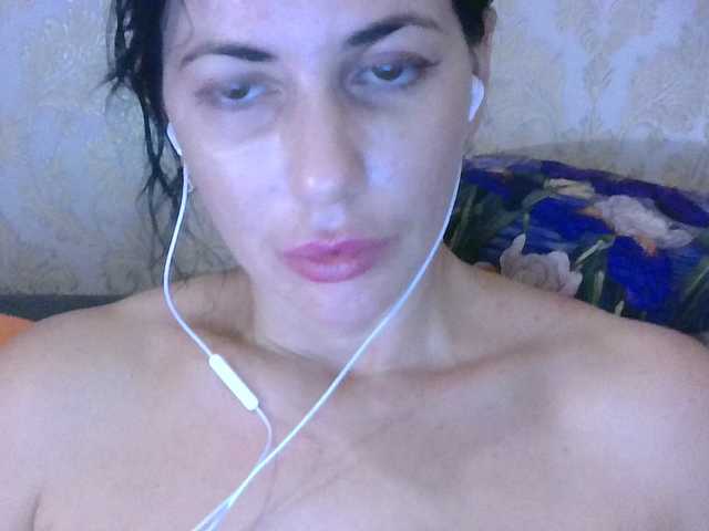 Rosalinda37 live cam on BongaCams