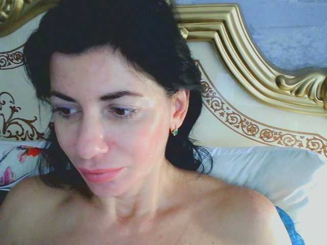 Rosalinda37 live cam on BongaCams