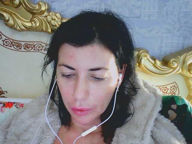 Rosalinda37 live cam on BongaCams