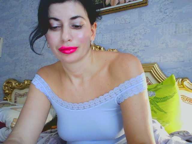 Rosalinda37 live cam on BongaCams